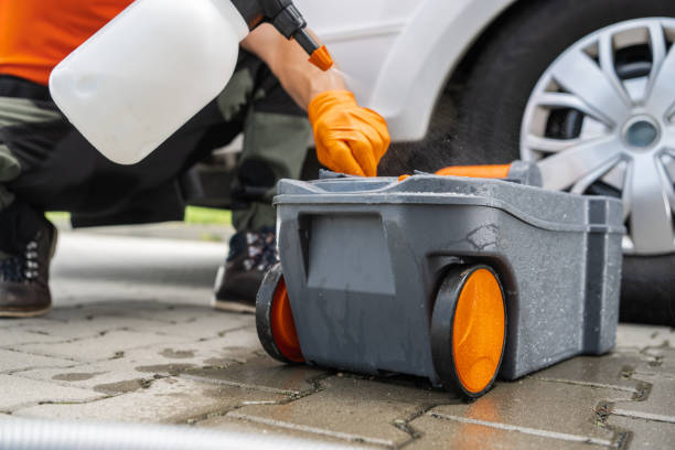 Best Luxury portable toilet rental  in Pella, IA